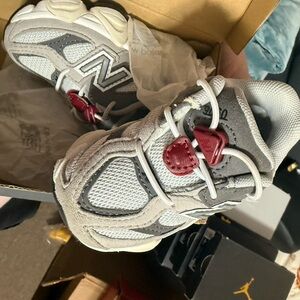New Balance Kids' 9060 Sneakers in Light Gray and Red